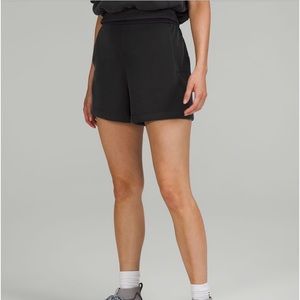 lululemon softstreme relaxed short 4” - sz 6 in black